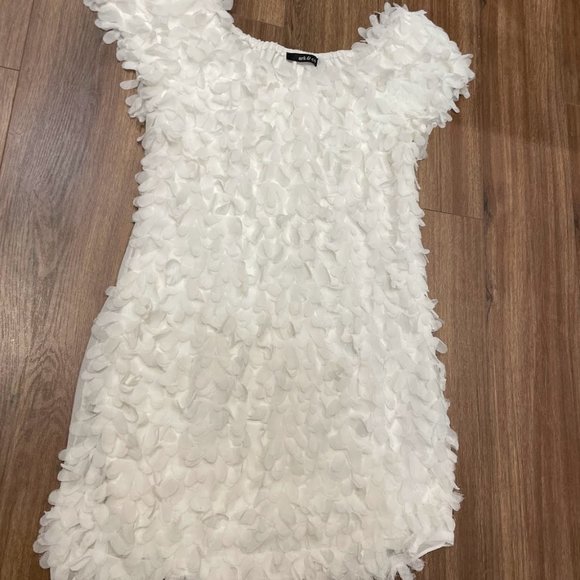 woman's white dress, fluff white dress, size s/m - Picture 3 of 6